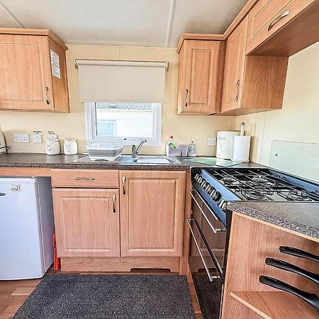 Caravan With Decking At Manor Park In Hunstanton, Sleeps 6 Ref 23045B Bagian luar foto