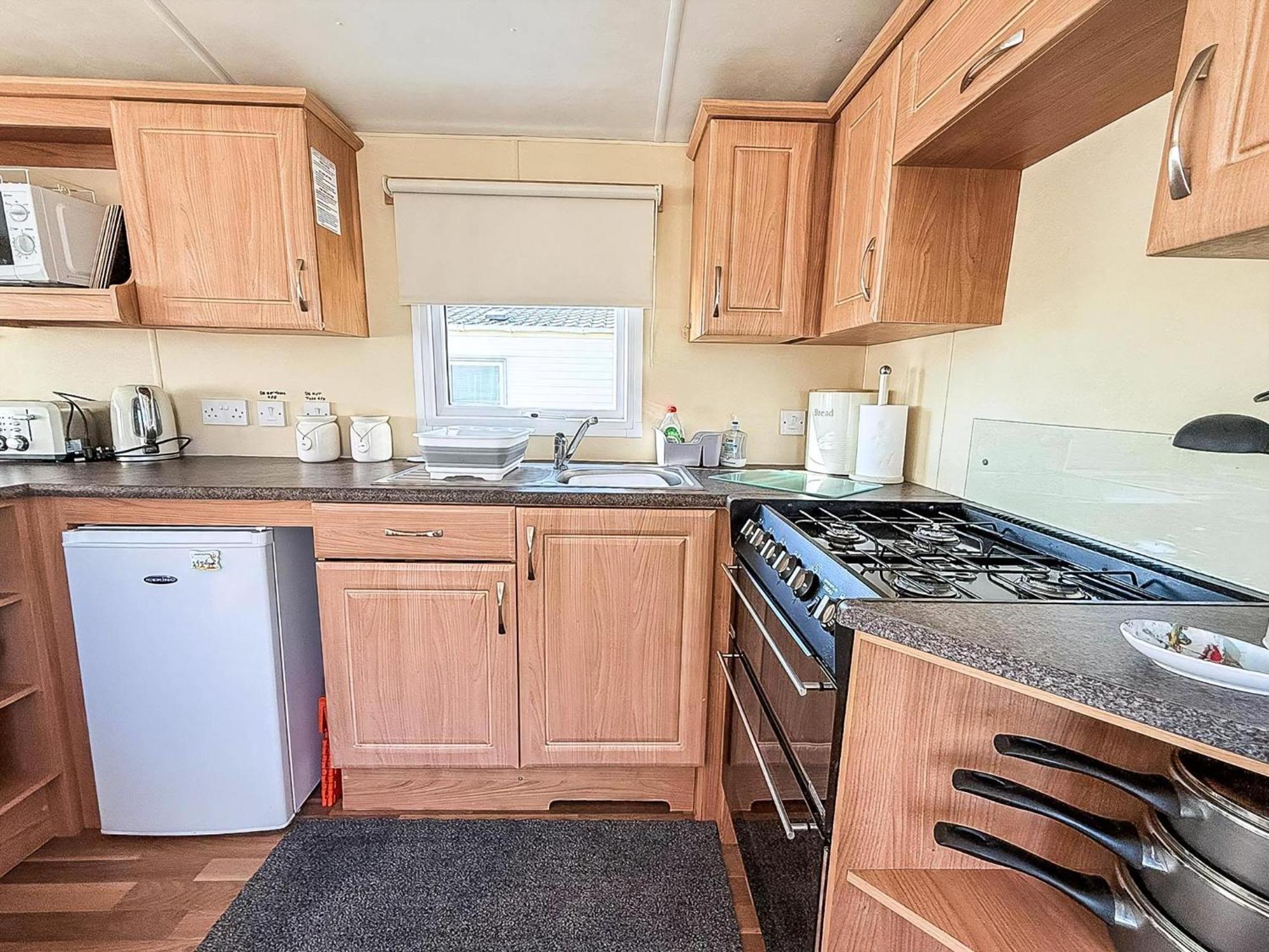Caravan With Decking At Manor Park In Hunstanton, Sleeps 6 Ref 23045B Bagian luar foto