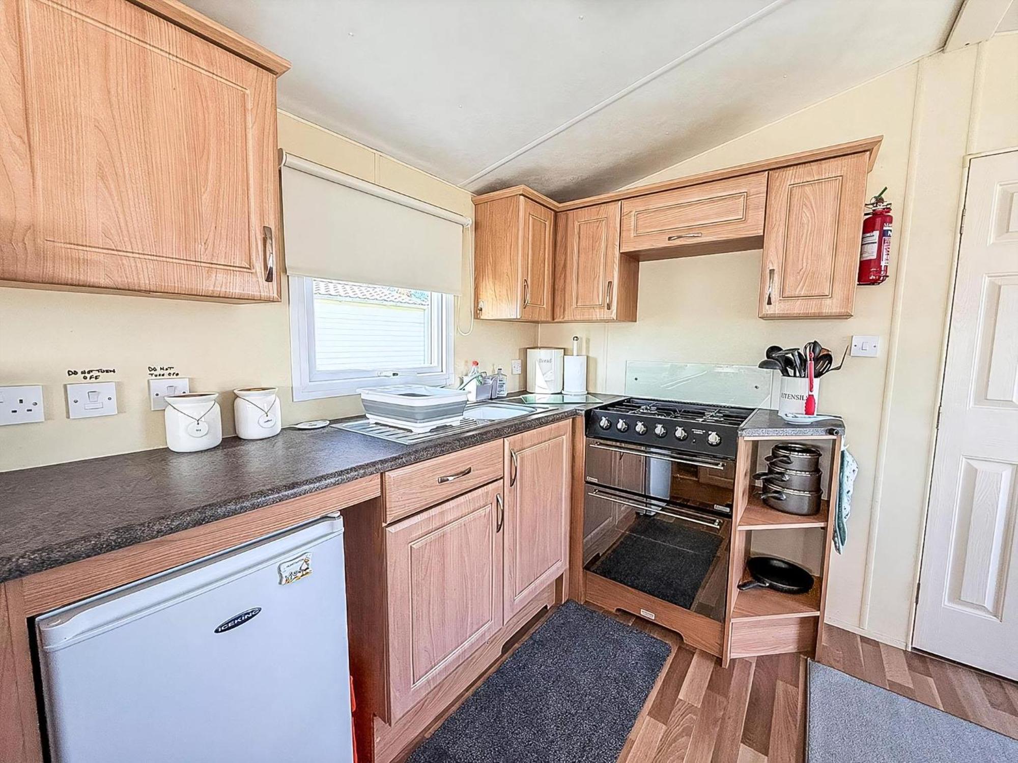 Caravan With Decking At Manor Park In Hunstanton, Sleeps 6 Ref 23045B Bagian luar foto